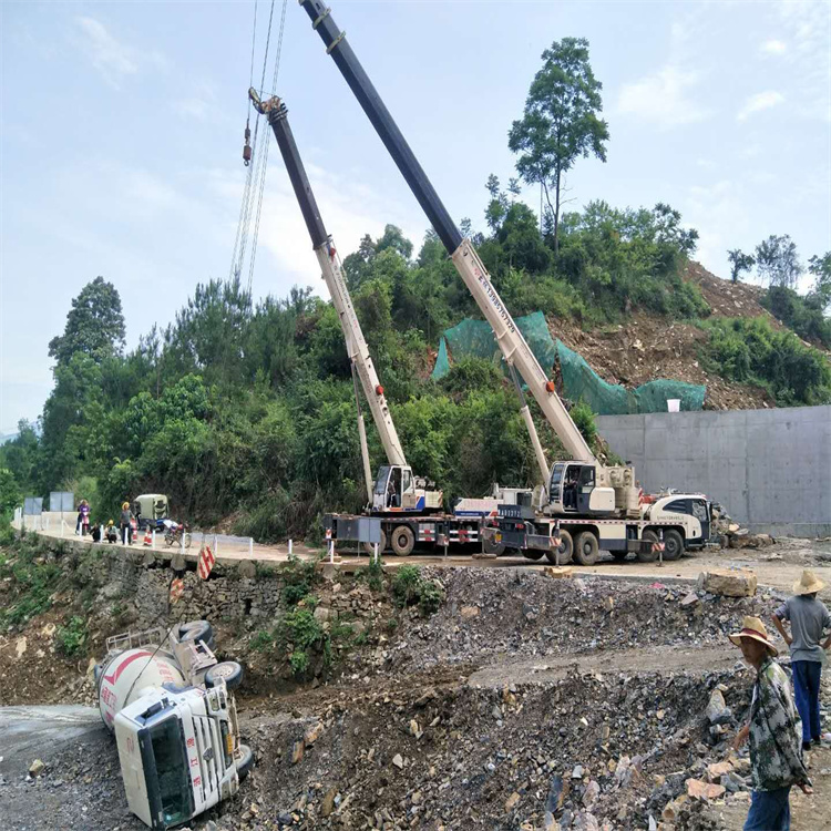 赣州汽车掉沟里叫吊车救援要多少钱